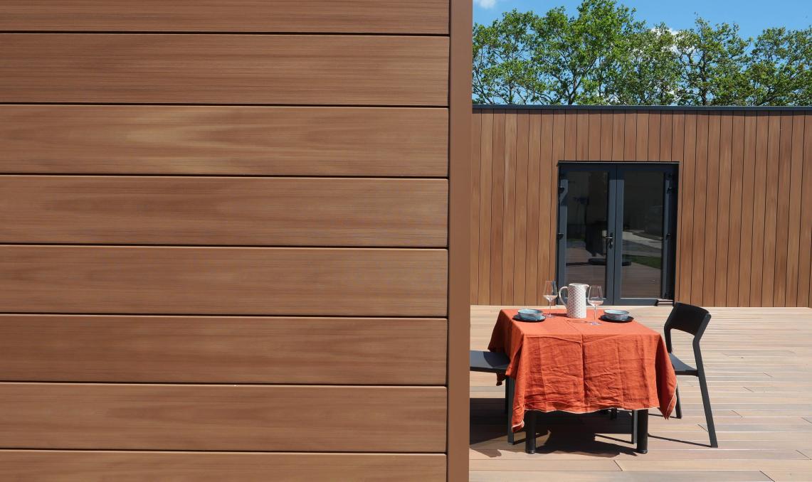 Table et Bardage Atmosphère 175 Brun Soleil Silvadec