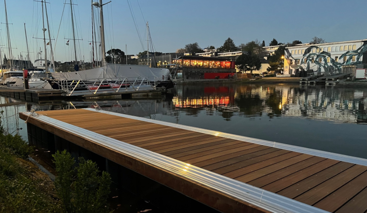 Couché de soleil sur les pontons du port de Vannes en lames Silvadec Nuances Ipé,
